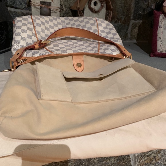 Authentic Louis Vuitton Galliera - Picture 6 of 8